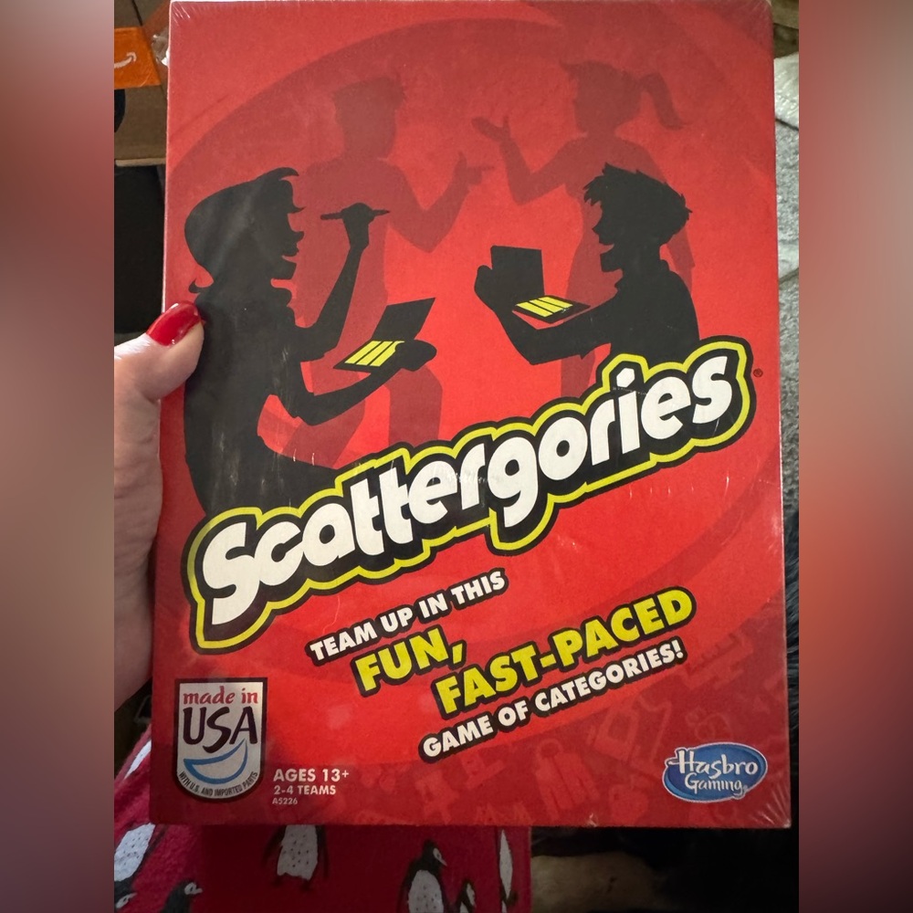 Hasbro Scattergories Game - Red New